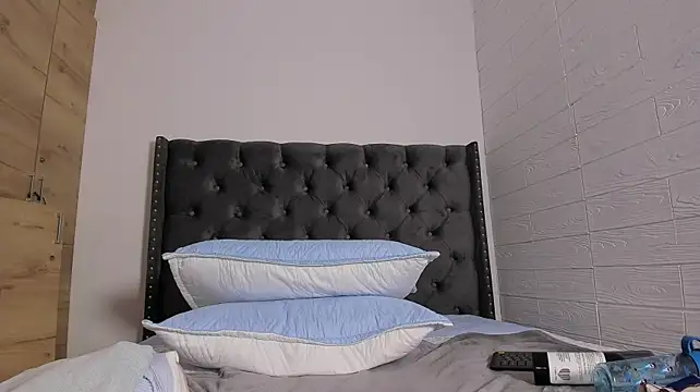 LunaRossie1_ webcam