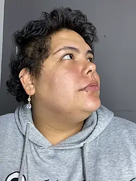 Hailey_Curvy