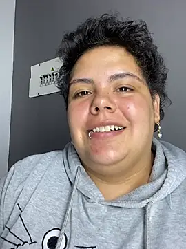 Hailey_Curvy