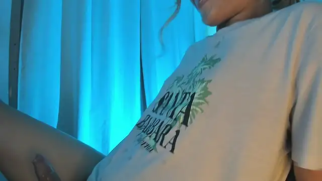BellaRoge live cam on StripChat