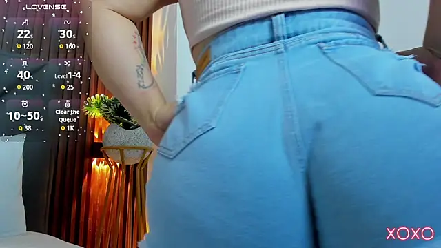 linda_rios_ live cam on StripChat