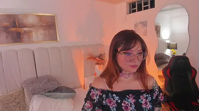 leah_bloom_