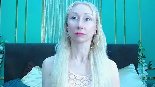 KissDreamm live cam on StripChat