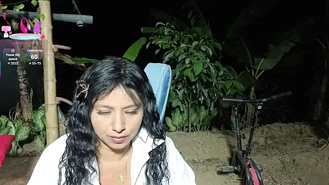 esmeralda_li live cam on StripChat