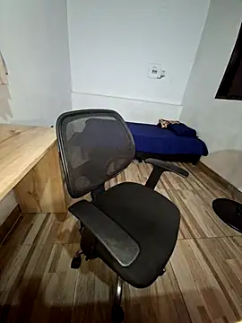 LiamRoi webcam