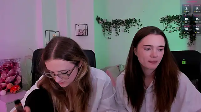 liana_kisses webcam