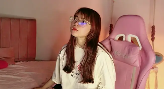 uchiiky_doll live cam preview