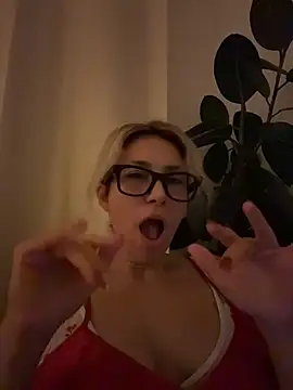 suyneslii live cam on StripChat