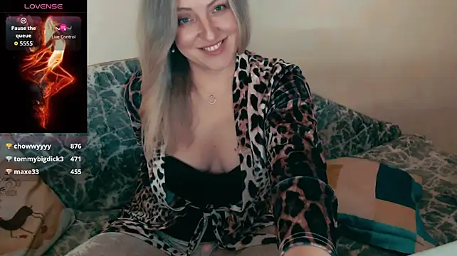 ElysonLang live cam on StripChat