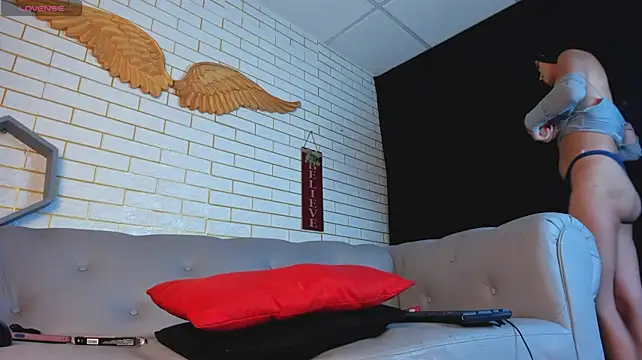 Saraa_Bond1_ live cam on StripChat