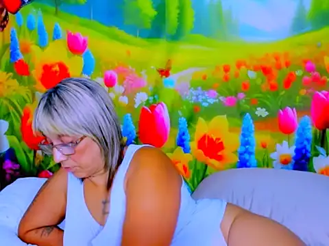 indianroxy (F mature) - make me wet n dripping