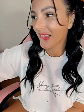 ReiyaRey live cam on StripChat