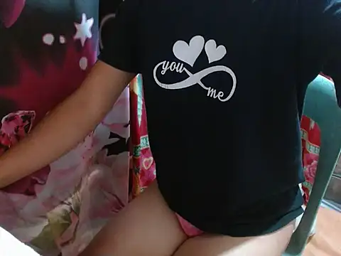 lovelycarla32 live cam on StripChat