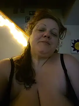 ticklesquirt live cam on StripChat