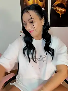 ReiyaRey live cam on StripChat