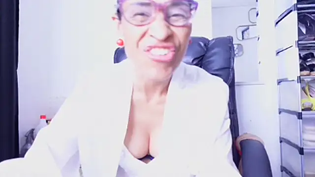 Aries_Mature webcam