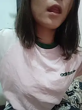 Linda-yiyi live cam