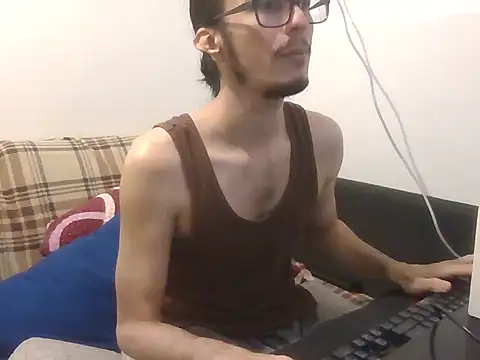 cholitohermoso live cam on StripChat