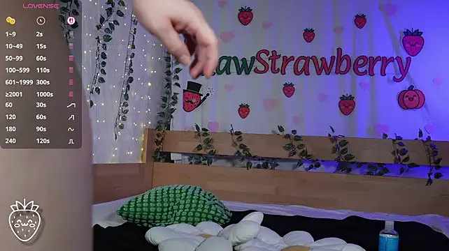 rawstrawberry (F young) - Spread pussy 🍓
