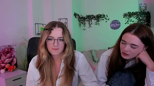 liana_kisses webcam