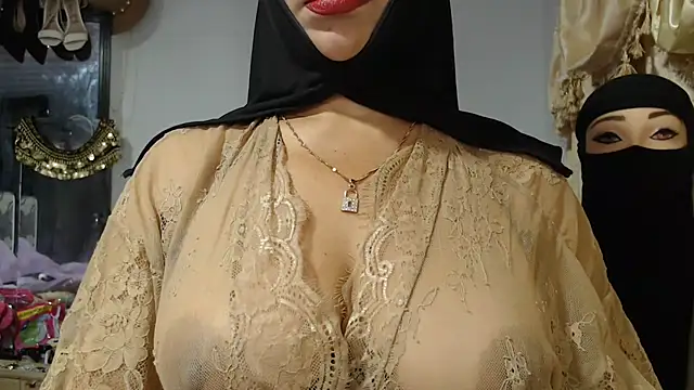 nadia__abaud live cam on StripChat
