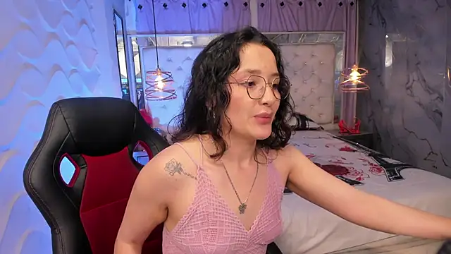 Samantha-lovve live cam on StripChat