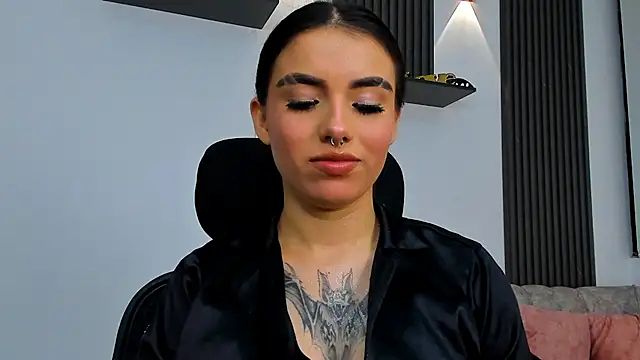isabella_hv live cam on StripChat