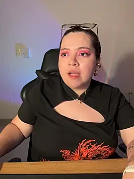 Just_caroline live cam on StripChat
