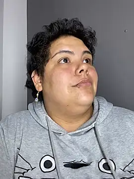 Hailey_Curvy