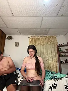 Spike_and_auroravelvet live cam on StripChat