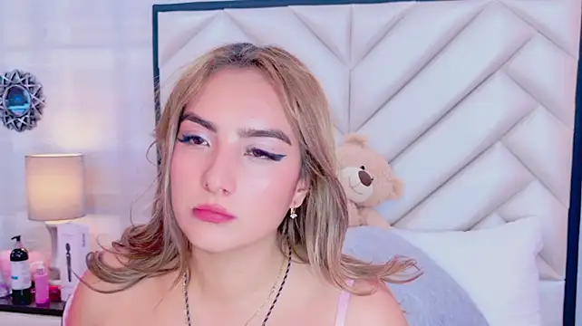 KikiiLove live cam on StripChat