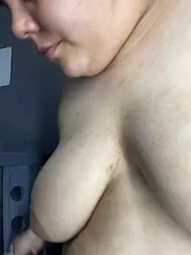 Hailey_Curvy