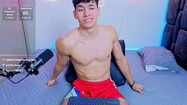 Luke_Muscle webcam