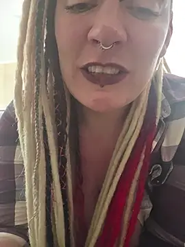 pinkthehawk (F milf) - Outside squirt