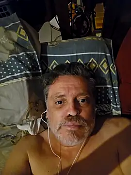 PilotingMuchness live cam on StripChat