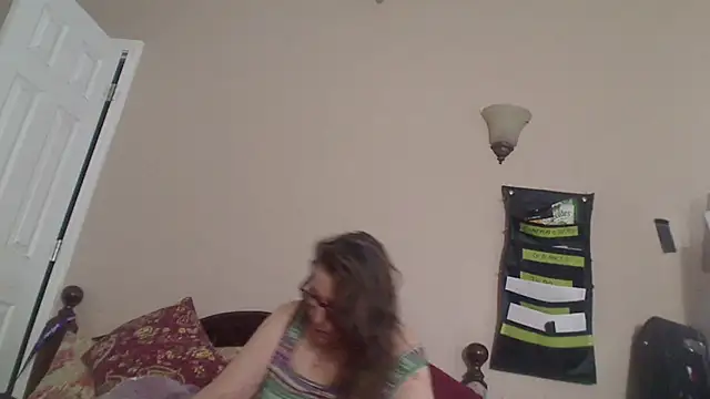 Ireallysquirt live cam on StripChat