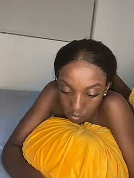 FiorelaLenin live cam on StripChat