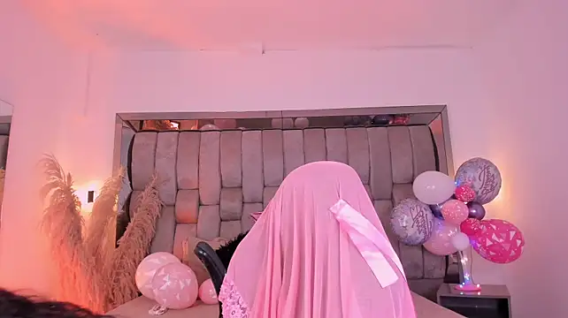 angelineheet (F young) - 1 shot + show tits