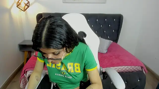 Issaa_Tyler live cam on StripChat