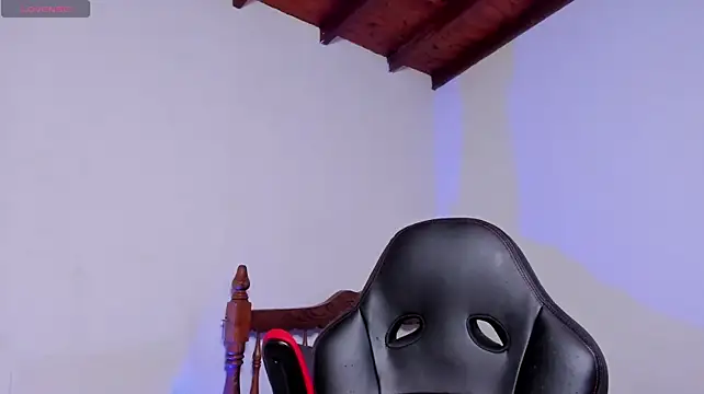 LuigiVitale_1 live cam on StripChat