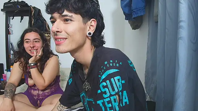 Moonandzukko live cam preview