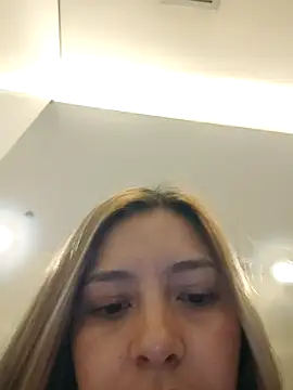 alana_69 live cam preview