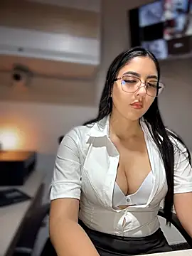 i_am_sophie_ (Ask my age) - Secretary undresses in Office