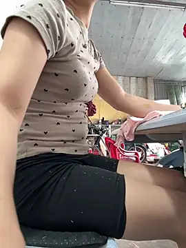 bellathread (F milf) - Squirt on you