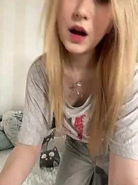 marlboroweb (F teen) - Find out the color of my panties