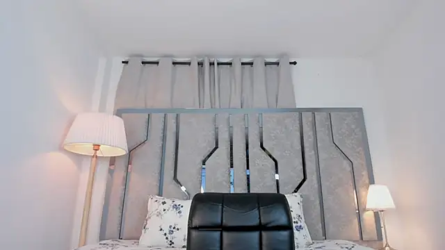 _Saraah live cam preview