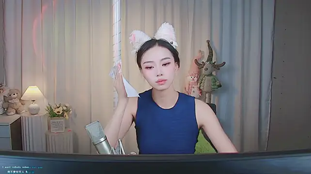 CG-001 live cam on StripChat