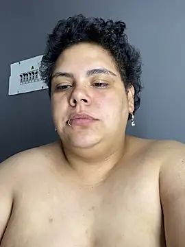 Hailey_Curvy webcam