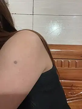 Liness101 live cam on StripChat