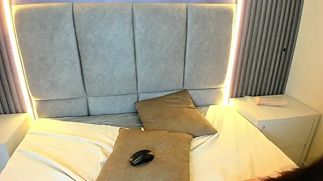 CrystalFox_Au live cam preview